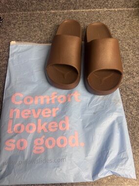 NEW Pillow Slides Cloud Recovery Slides Brown Women’s Size 7